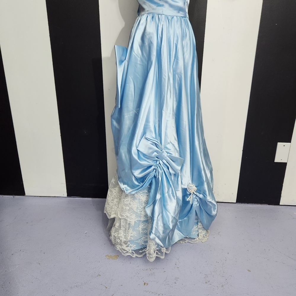 Elegant Blue Satin Maxi Dress - Picture 5 of 7